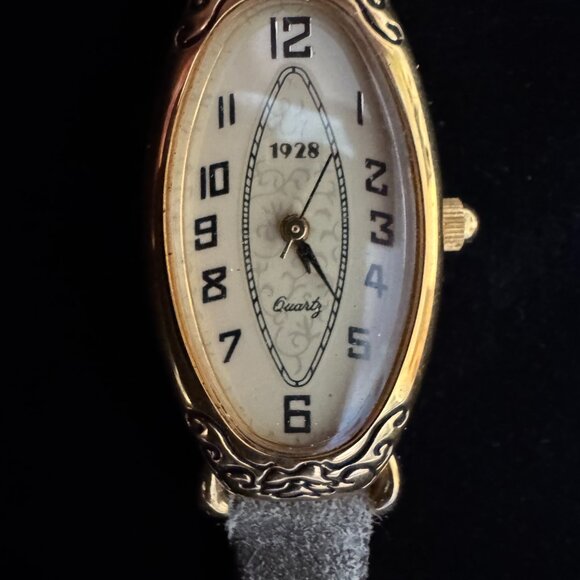 1928 Quartz Watch - Picture 4 of 6
